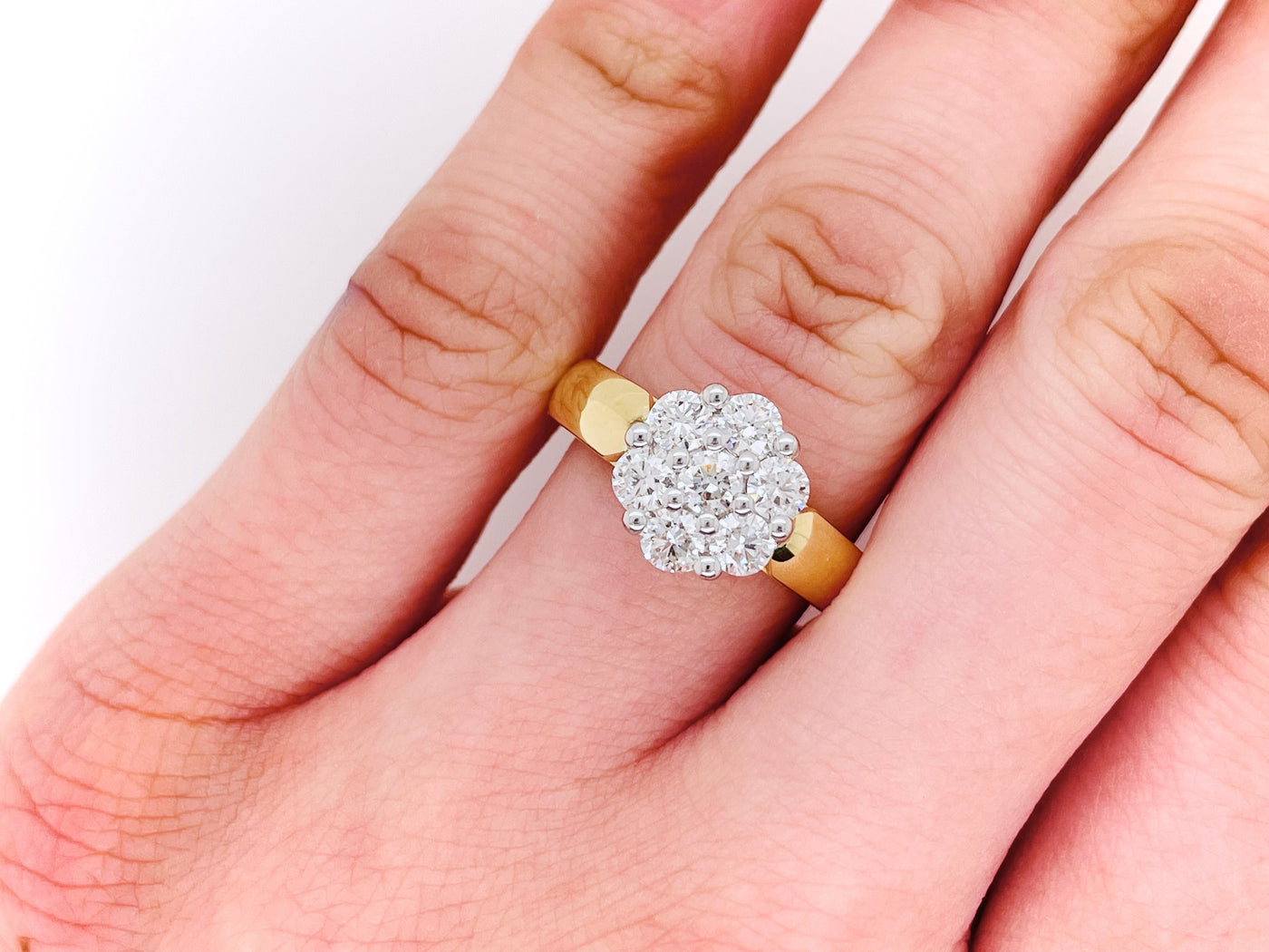18ct Two Tone Diamond 0.97tdw Cluster Ring